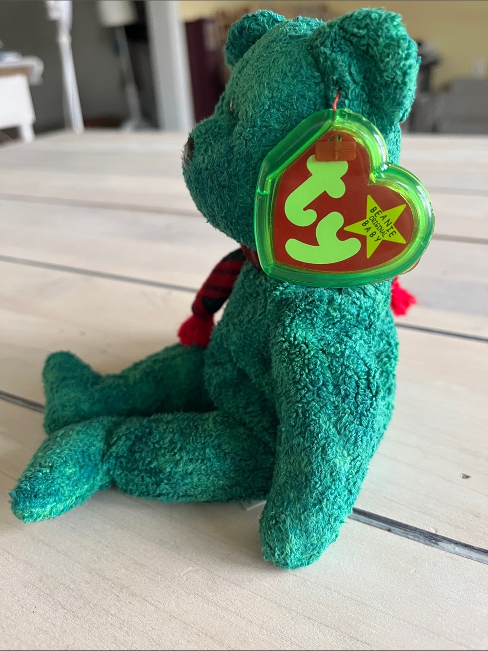 Ty 1999 Wallace Beanie Baby Green Plush Bear with Red Striped Scarf - Picture 2 of 4